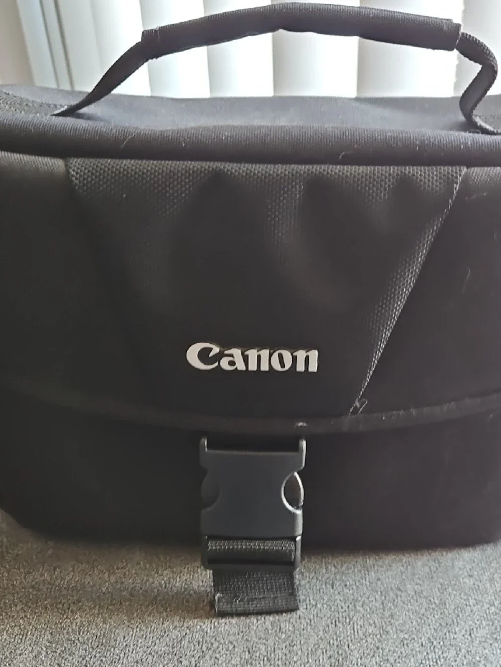 Canon 100ES DSLR Camera Shoulder Bag Black EUC